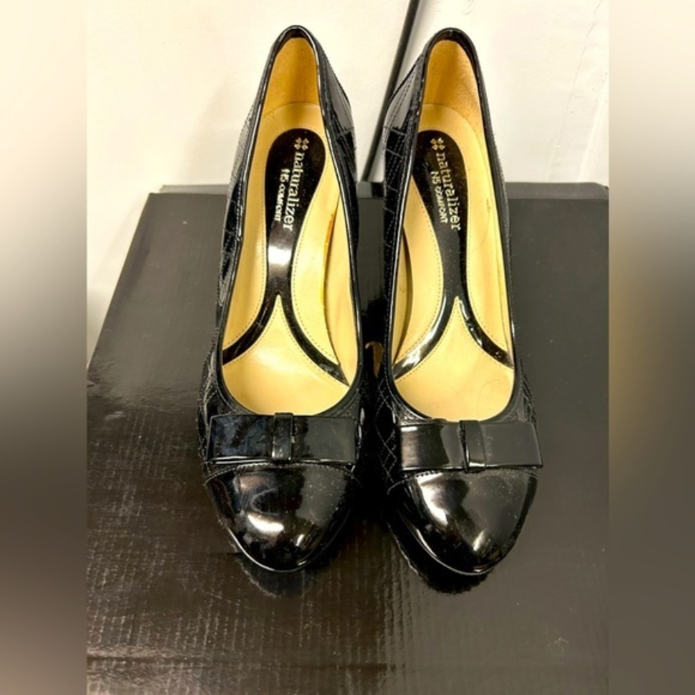 Black patent leather‎ heels